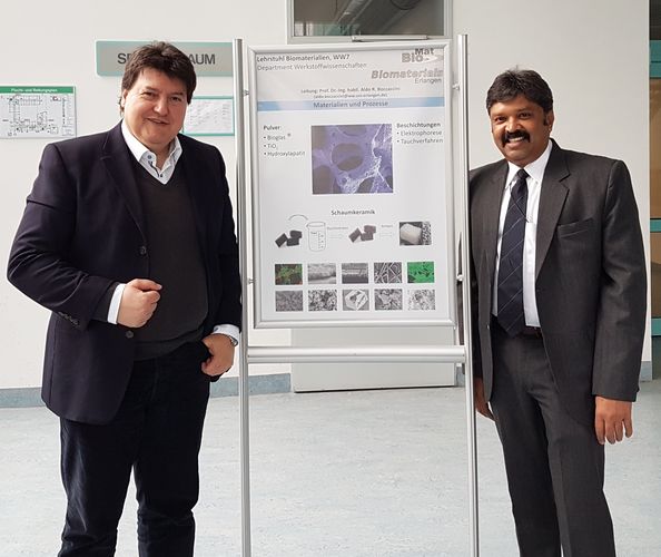 Zum Artikel "Besuch aus den USA: Prof. M.N.V. Ravi Kumar am Lehrstuhl für Biomaterialien"