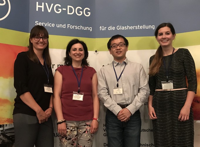 K.Schuhladen, Dr. L.Liverani, Dr. K.Zheng und A.Lapa bei der DGG Jahrestagung in Bayreuth