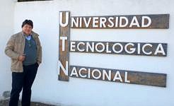 Prof. Boccaccini vor dem Eingang der National University of Technology