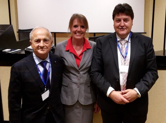 Prof. Aldo R. Boccaccini mit Prof. Antonio Ravaglioli und Prof. Julietta V. Rau (CNR, Institute Structure of Matter, Rom)