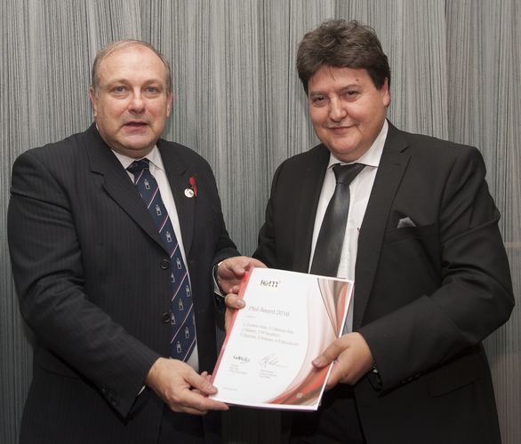 Prof. Aldo R. Boccaccini erhält IOM3 Pfeil Award in London 2016
