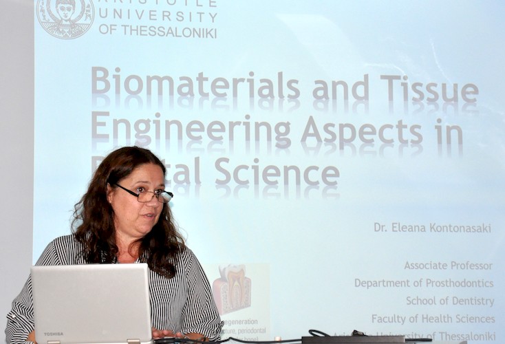 Prof. Kontonasaki bei während ihres Vortrags am Lehrstuhl Biomaterialien.