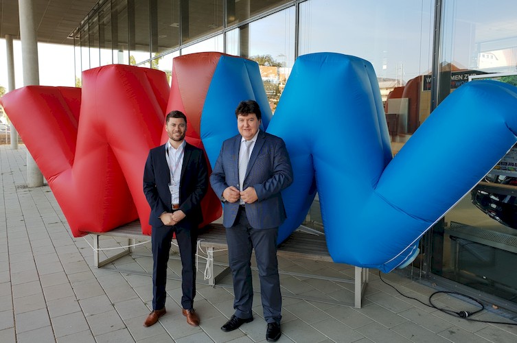 Jonas Hazur zusammen mit Prof. Boccaccini bei der Werkstoffwoche 2019.