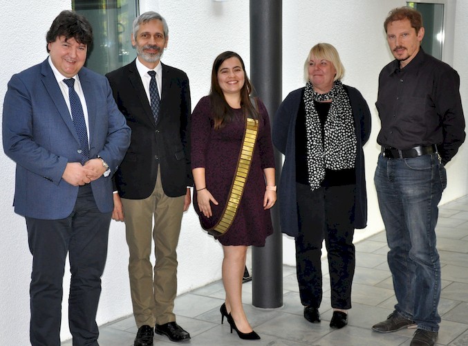 Laura und ihr Verteidigungskommittee