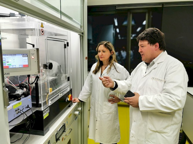 Prof. Boccaccini und Dr. Stevanovic im Labor