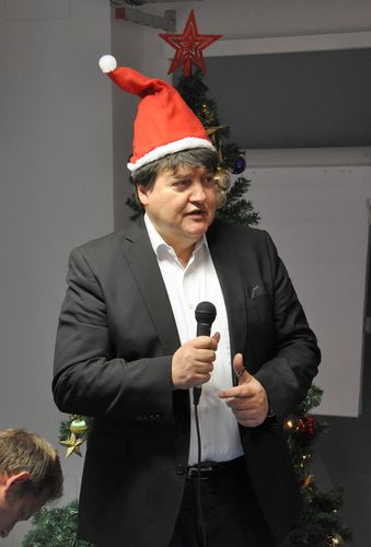 Prof. Boccaccini mit Nikolausmütze bei der Weihnachtsfeier 2019.
