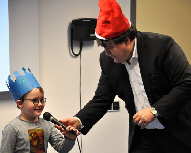 Prof. Boccaccini gratuliert seinem Sohn zum 5. Geburtstag bei der Weihnachtsfeier 2019.