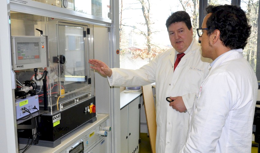 Prof. Boccaccini und Prof. Palza im Labor