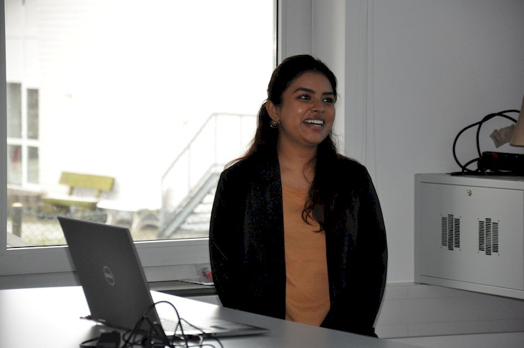 Dr. Jindal bei ihrer Präsentation