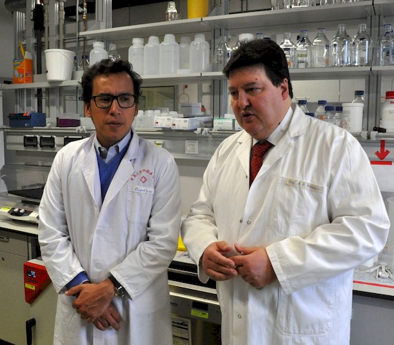 Prof. Palza und Prof. Boccaccini im Labor