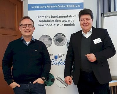 Dr. Detsch zusamment mit Prof. Boccaccini beim Fortschrittstreffen des SFB TRR 225 im Kloster Banz.