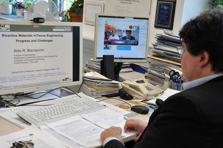 Prof. Boccaccini während seines Vortrags am PC.