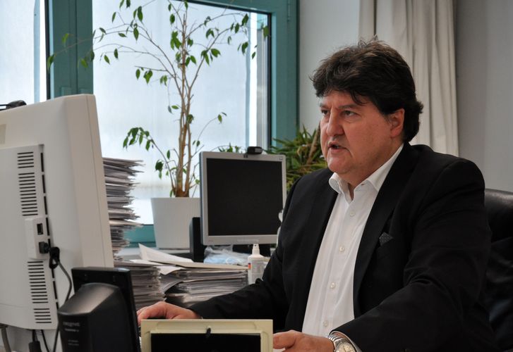 Prof. Boccaccini während seines online Vortrags an seinem PC im Büro.