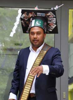 Qaisar Nawaz mit Doktorhut