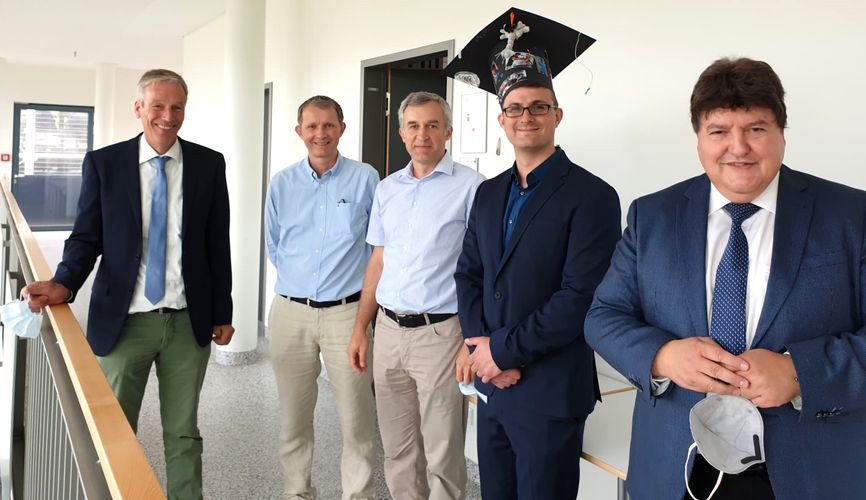 Bernhard Friedrich mit dem Prüfungskommittee