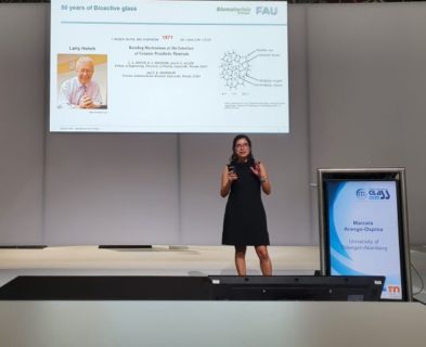 Marcela Arango-Ospina hält einen Vortrag bei der Glasstec 2022