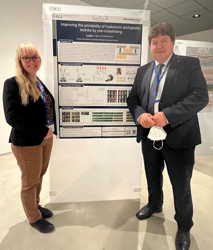 Sonja Kuth und Prof. Boccaccini bei der BioMaH