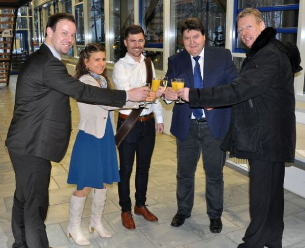 Dr.-Ing. Jonas Hazur und das Prüfungskomittee bestehend aus Prof. Boccaccini, Prof. Lang, Dr.-Ing. Budday und Prof. Schubert