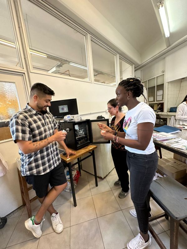 Unsere Doktorandinnen Frau Hazel Simila und Frau Marcela Arango Ospina an der Universidad Tecnológica Nacional in Argentinien
