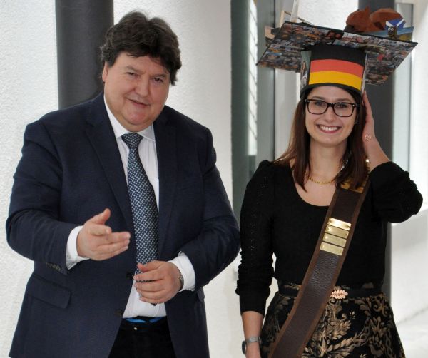 Prof. Boccaccini und Vera Bednarzig nach der Überreichung des Doktorhutes