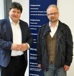 Zum Artikel "Besuch von Dr. Florian Groeber-Becker (Fraunhofer-Translationszentrum Regenerative Therapien – Würzburg)"