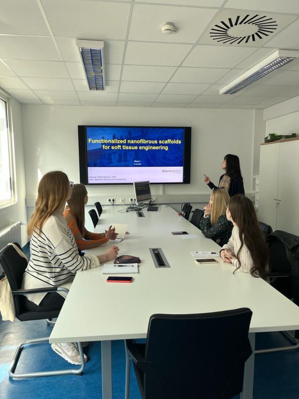 BBCE-Nachwuchswissenschaftlerinnen während eines Vortrages von Marcela Arango-Ospina