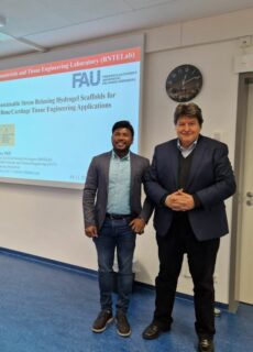 Zum Artikel "Dr. Kamol Dey (Universität von Chittagong, Bangladesch) hält Seminar am Lehrstuhl für Biomaterialien"