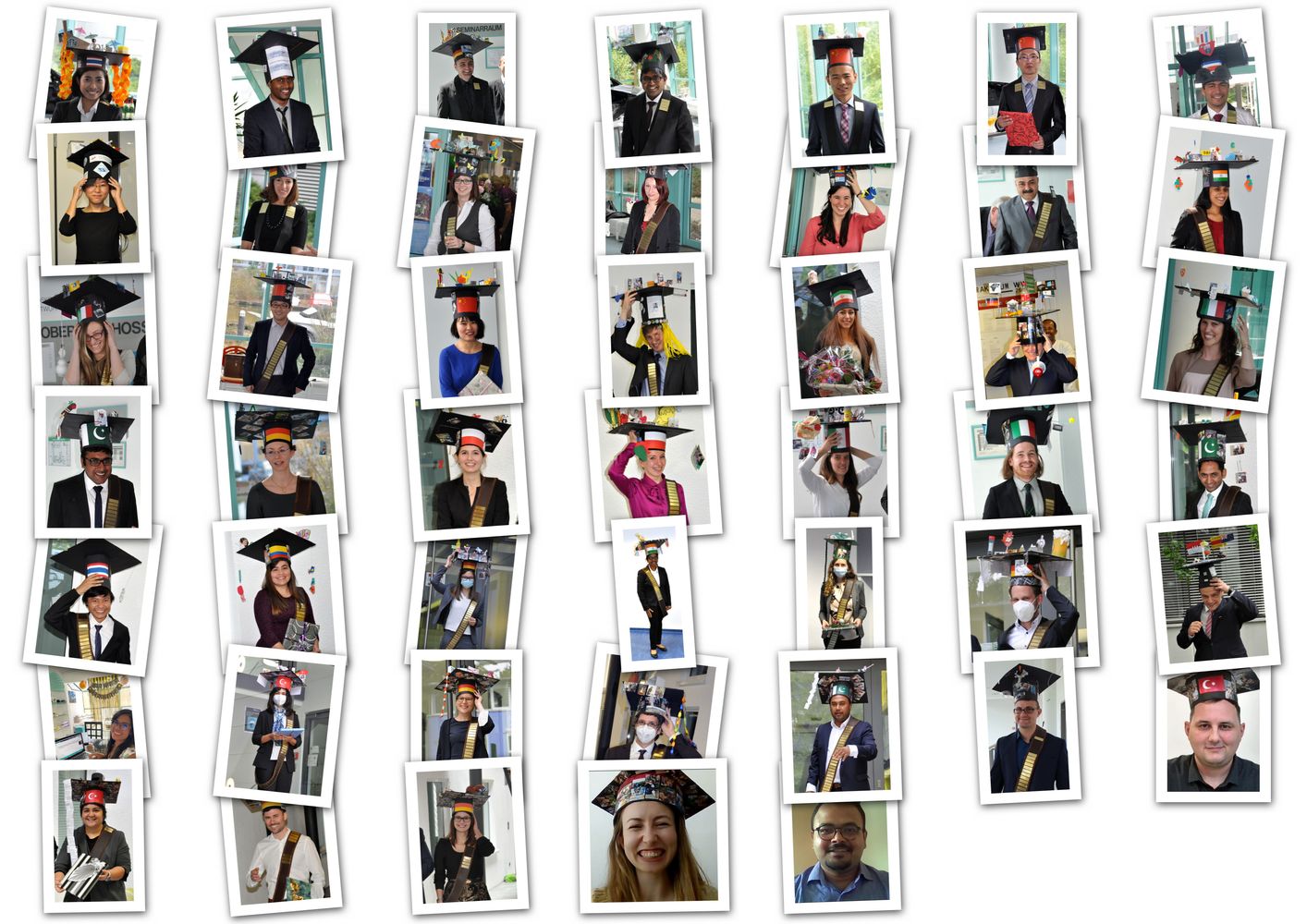 Alle erfolgreichen Doktoranden mit ihren Doktorhüten als Collage