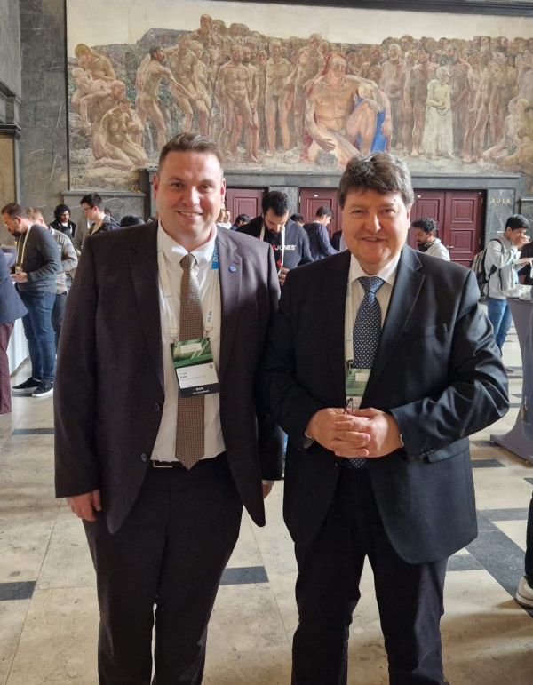 Foto v on Prof. Boccaccini und anderen Professoren auf dem 24.ten Symposium für Verbundwerkstoffe