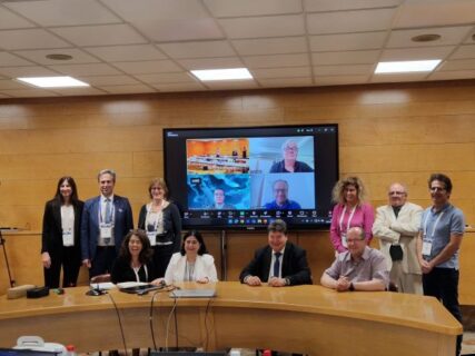 Zum Artikel "Prof. Aldo R. Boccaccini, Präsident der FEMS, leitet die Vorstandssitzung der FEMS in Granada, Spanien"