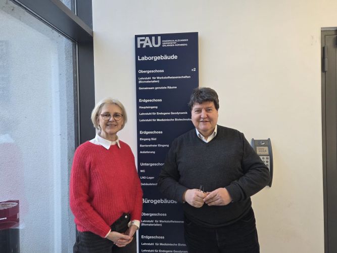 PD Dr. Elisabeth Zinser (Franz-Penzoldt-Zentrum, FAU, UKER) besucht den Lehrstuhl für Biomaterialien